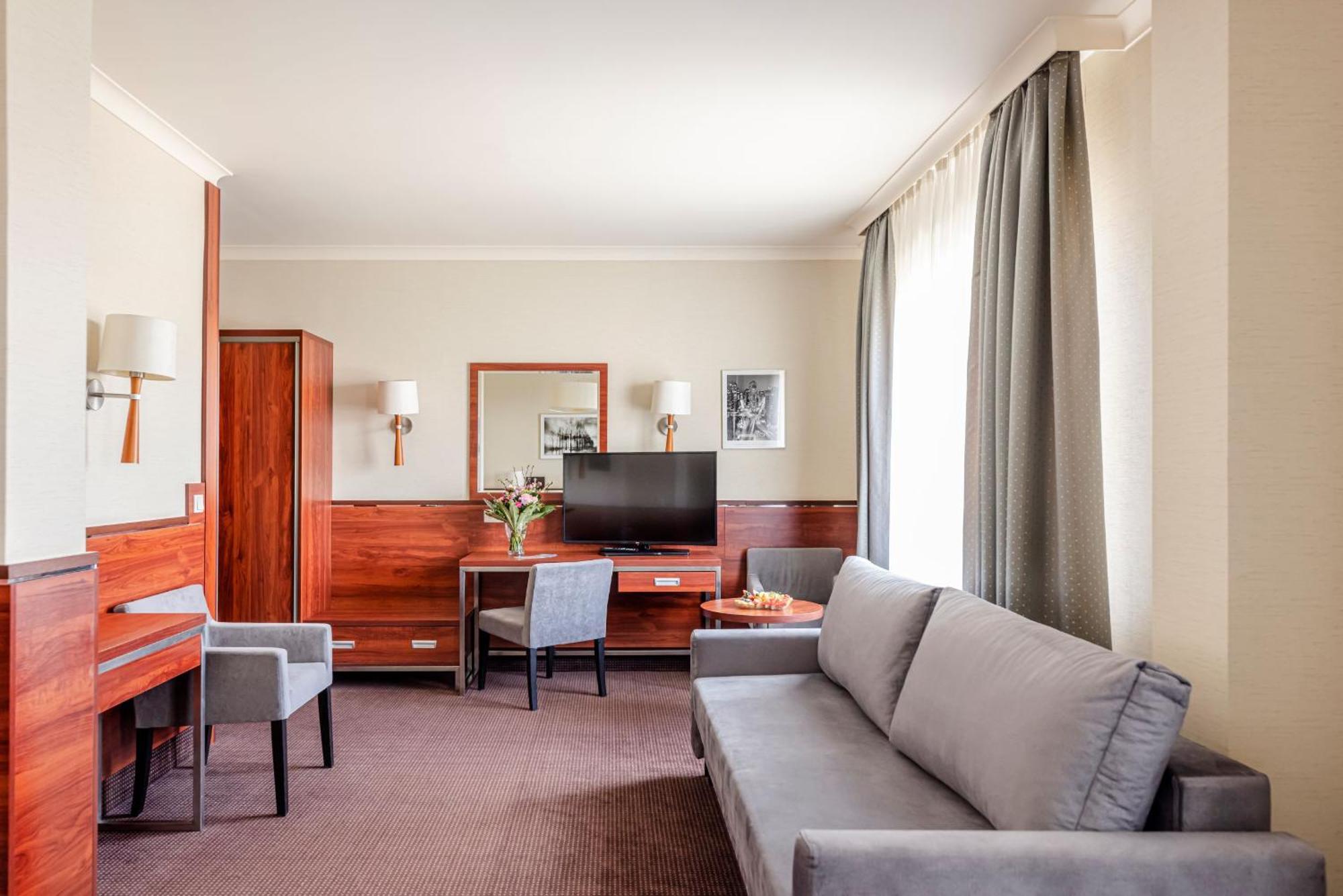 Hotel Panorama Mszczonów Buitenkant foto
