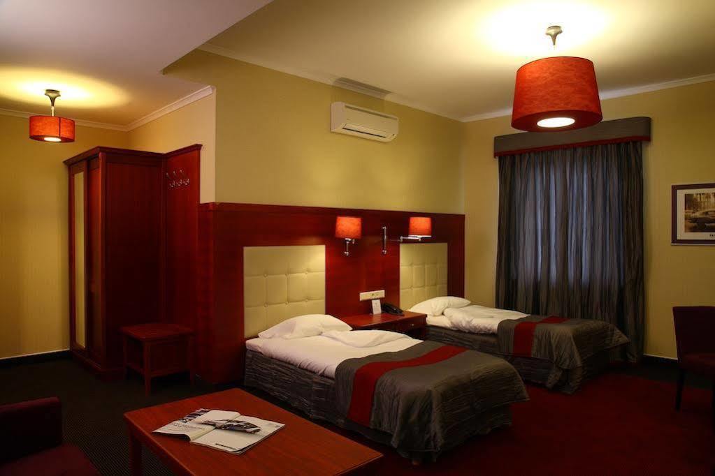 Hotel Panorama Mszczonów Buitenkant foto